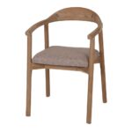 Silla de madera Sarlaty de teka con acabado natural y asiento tapizado en color arena, ideal para interiores elegantes y modernos.