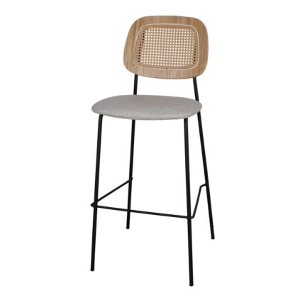 Taburete Cardinal Taupe con asiento tapizado, respaldo de ratán natural tipo cannage y estructura negra, diseño moderno para interiores.