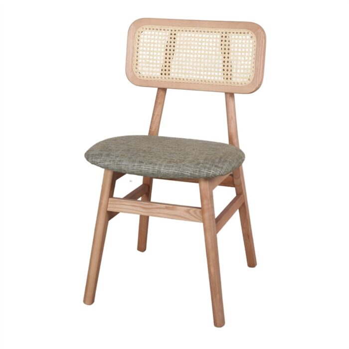 Silla Misako Pistacho de madera de fresno con asiento tapizado en textil color pistacho y respaldo de ratán tipo cannage, diseño moderno y ergonómico.