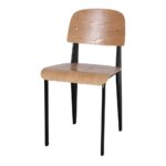 Silla Bendo Negro con estructura de hierro y asiento de madera, diseño industrial y moderno para interiores.